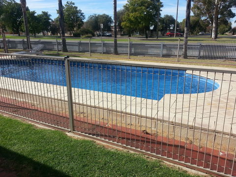Sunraysia Motel & Holiday Apartments - Accommodation Asia 1
