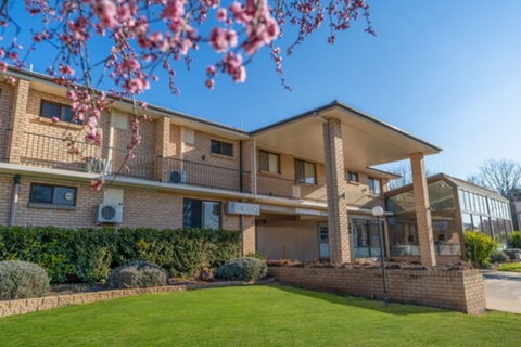 West End Motor Lodge - Accommodation Guide 2