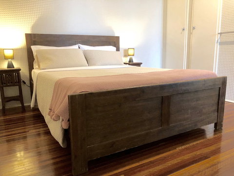 Five 3 Five - The Beachside Barracks - Accommodation China 4