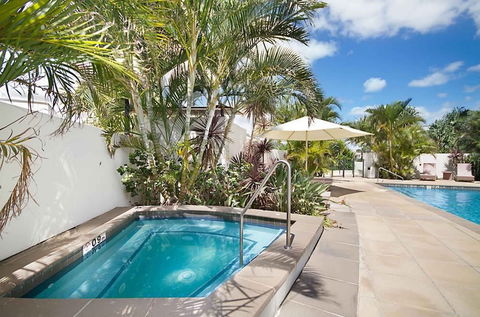 Ambience On Burleigh Beach - Accommodation Guide 3