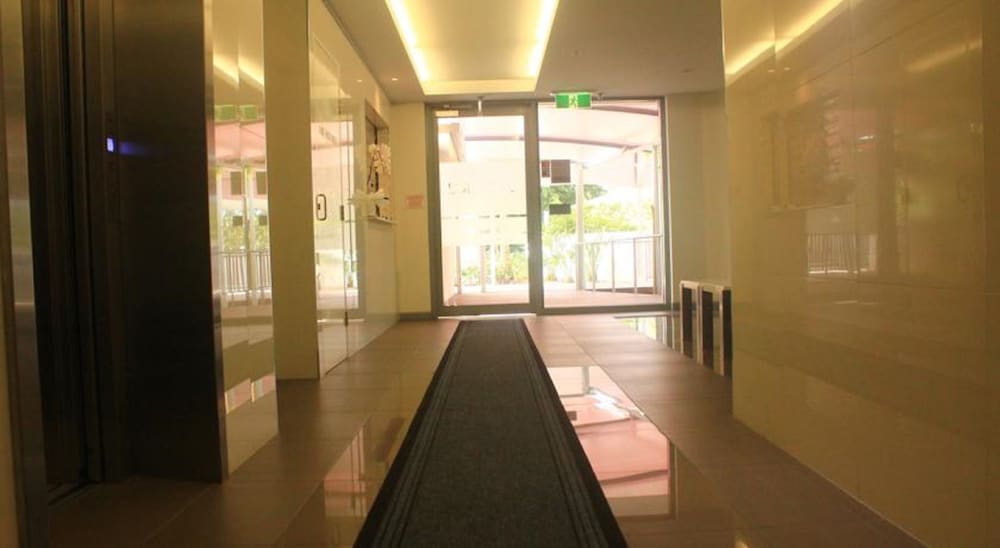 Clear Island Waters QLD Accommodation China