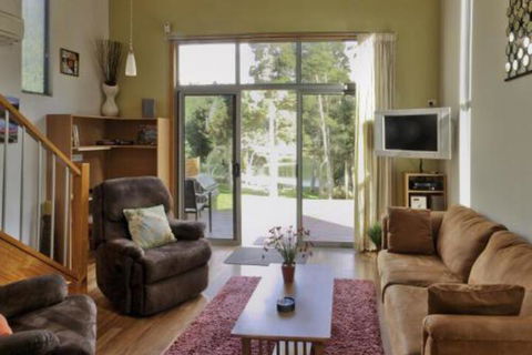 Ulverstone River Retreat - Accommodation Guide 6