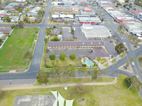 Lakeview Motel - Accommodation Guide 1