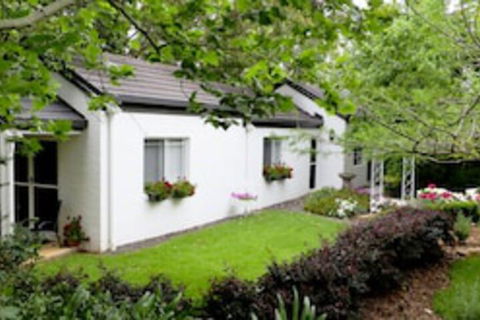 Homewood Cottages - Accommodation Guide 0