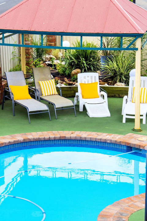Crescent Motel - Accommodation Asia 3