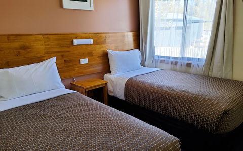 Highway Motor Inn - Accommodation Asia 6
