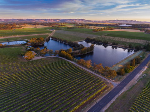 Stonewell Cottages & Vineyards - Accommodation Asia 1