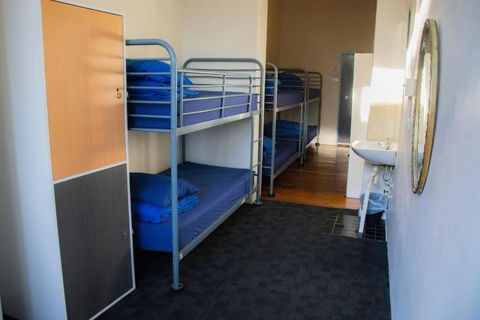 Hump Backpackers - Accommodation Guide 6