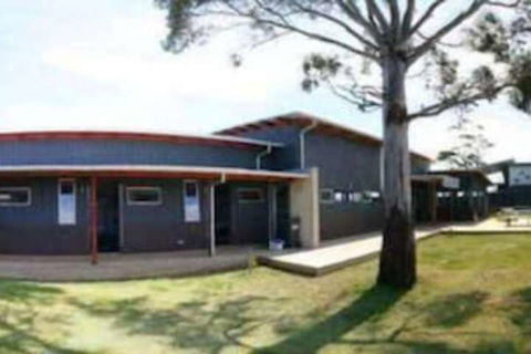 Swansea Backpackers - Accommodation Guide 2
