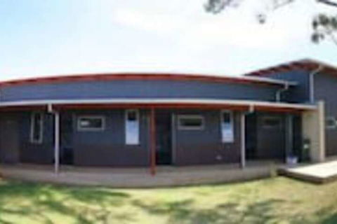 Swansea Backpackers - Accommodation Guide 3