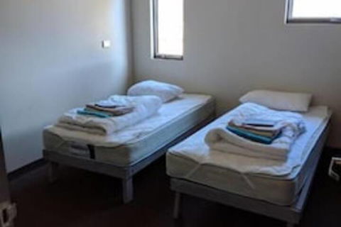 Swansea Backpackers - Accommodation Guide 6