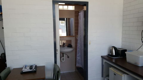 Sun Centre Motel - Accommodation Asia 5