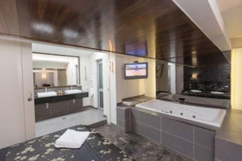 Central Park Motel - Accommodation Guide 5