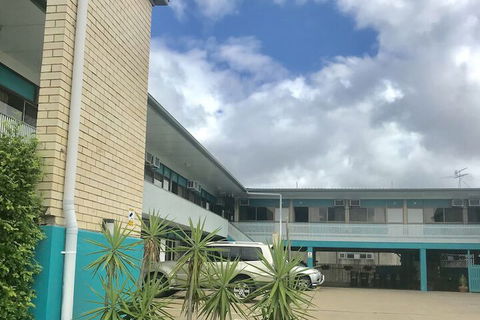 Tropical Gateway Motor Inn - Accommodation Guide 2