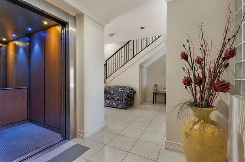 City-ville Luxury Apartments & Motel - Accommodation Guide 4