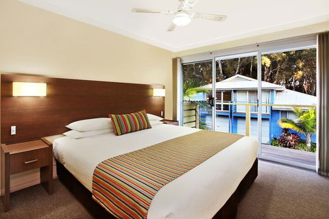 Flynns On Surf Beach Villas - Accommodation Guide 6