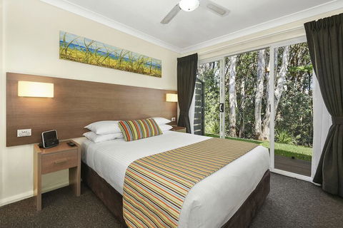 Flynns On Surf Beach Villas - Accommodation Guide 7
