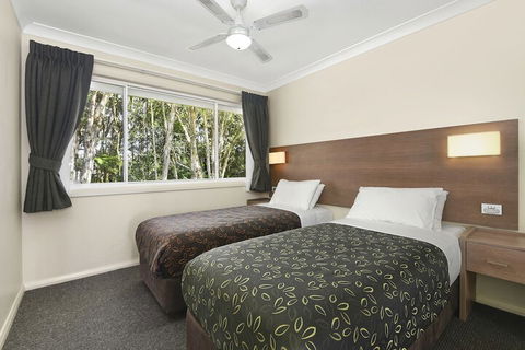 Flynns On Surf Beach Villas - Accommodation Guide 5