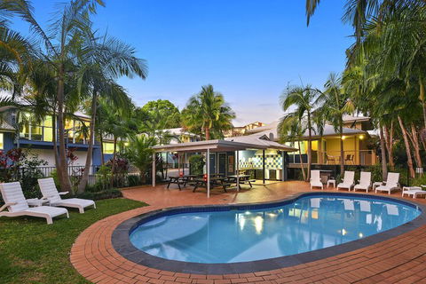 Flynns On Surf Beach Villas - Accommodation Guide 1