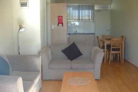 Waterview Holiday Apartments - Accommodation Asia 6