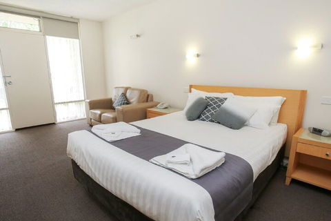 Sandors Motor Inn - Accommodation Asia 6