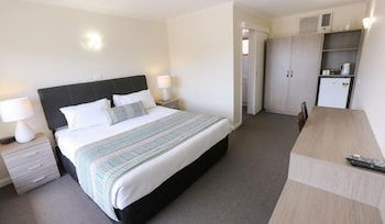 Seven Pines Motor Inn - Accommodation Asia 3