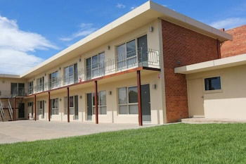 Seven Pines Motor Inn - Accommodation Asia 0