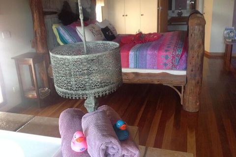 Ditto Daddys - Accommodation Guide 2