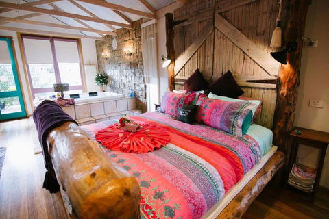 Ditto Daddys - Accommodation Guide 4