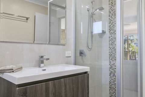 Lakeside Holiday Apartments Merimbula - Accommodation Asia 6