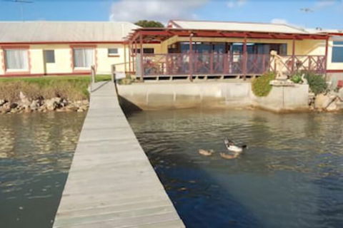 Meningie's Waterfront Motel - Accommodation Guide 0