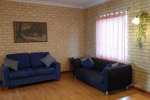 Baywatch Manor Augusta - Accommodation Guide 7