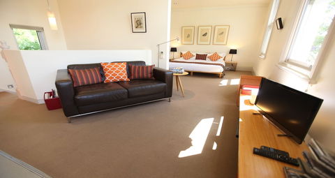 Twofourtwo Boutique Apartments - Accommodation Asia 6