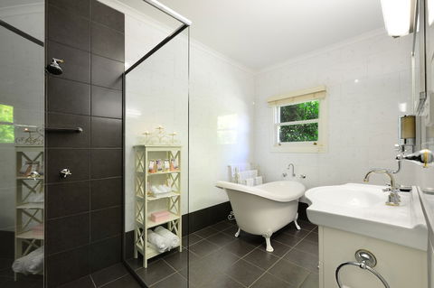 Crystal Creek Meadows Luxury Cottages - Accommodation Guide 3