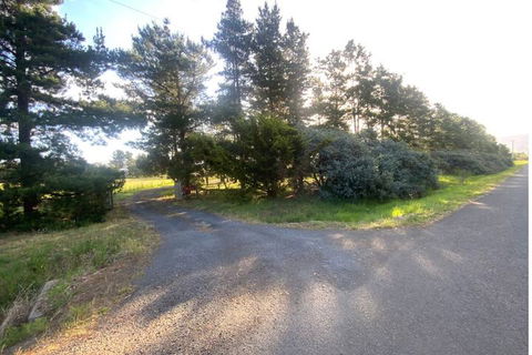 Alexanders' Of Richmond - Accommodation Guide 1