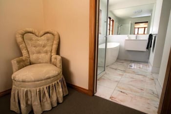 Otago Cottage - Accommodation Guide 0