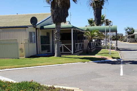 Sunset Beach Holiday Park - Accommodation Asia 5