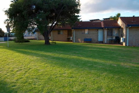 Esperance Beachfront Resort - Accommodation Guide 0