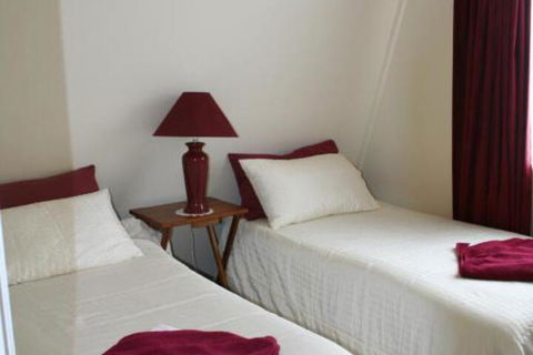 The Doo Drop Inn - Accommodation Guide 6
