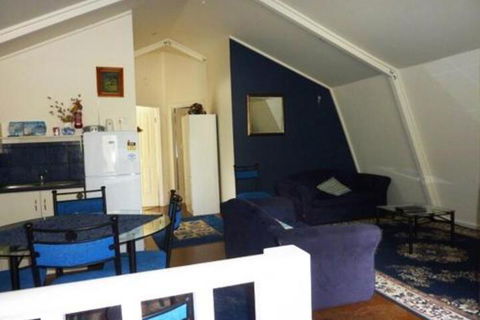 The Doo Drop Inn - Accommodation Guide 5