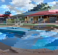 Emerald Explorers Inn - Accommodation Guide