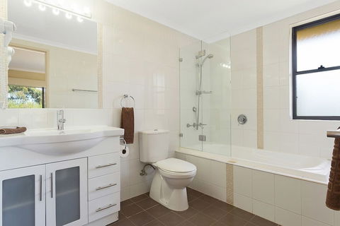 Saltwater Apartments - Accommodation Asia 6