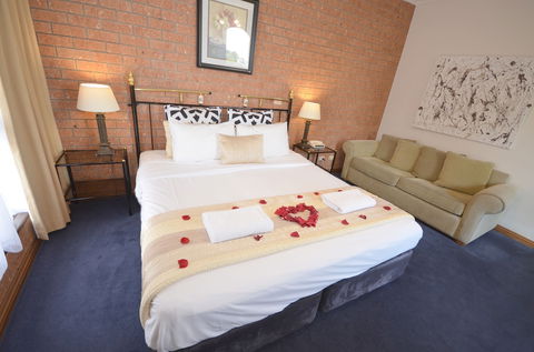 Central Springs Inn - Accommodation Guide 3