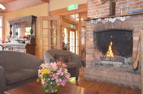 Central Springs Inn - Accommodation Guide 2