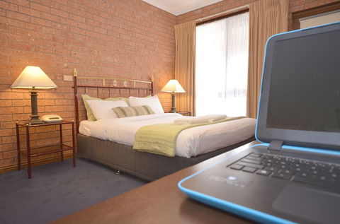 Central Springs Inn - Accommodation Guide 6