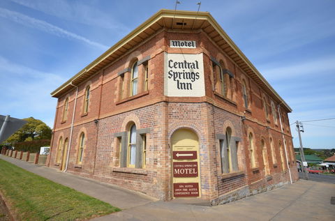 Central Springs Inn - Accommodation Guide 0
