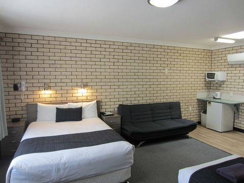 Cowra Crest Motel - Accommodation Asia 3