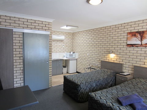 Cowra Crest Motel - Accommodation Asia 6