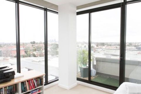 Modern 2 Bedroom Apartment In Melbournes Northcote - Accommodation Guide 2