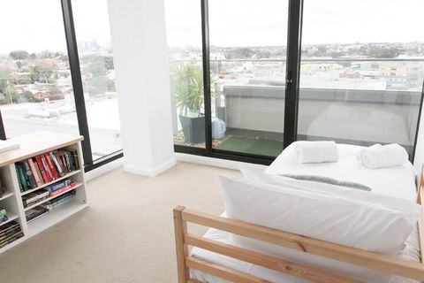 Modern 2 Bedroom Apartment In Melbournes Northcote - Accommodation Guide 0